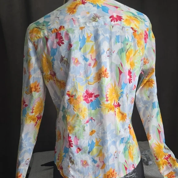 Floral Button-Up Blouse - Picture 3 of 4